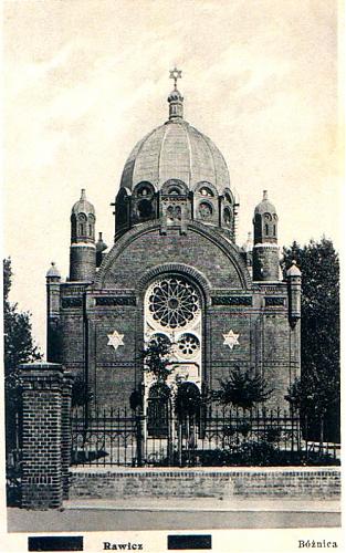 Widok synagogi w Rawiczu na pocztówce z końca XIX w., ze zbiorów Biblioteki Głównej UAM