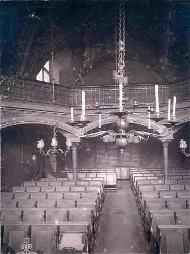 Wnętrza Starej Synagogi przy ul. Żydowskiej, fot. S. Jaffé, ok. 1908 r.; ze zbiorów Biblioteki Głównej UAM