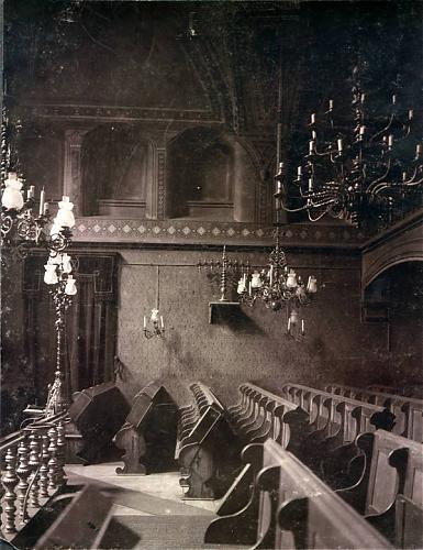 Wnętrza Starej Synagogi przy ul. Żydowskiej, fot. S. Jaffé, ok. 1908 r.; ze zbiorów Biblioteki Głównej UAM
