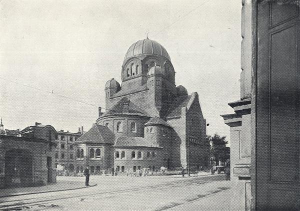 Fasada Nowej Synagogi przed zniszczeniem przez Nazistów. Pocztówka ze zbiorów Biblioteki Głównej UAM