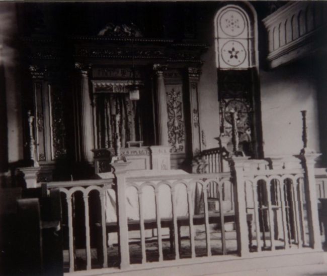 wnetrze synagogi drewnianej