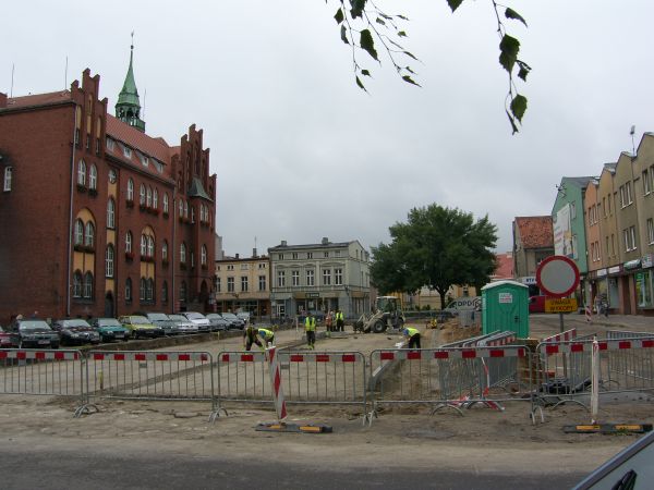 z lewej Ratusz Miejski