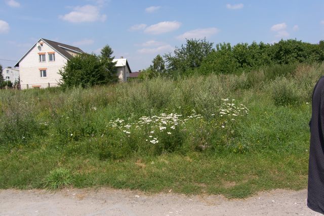 w tym miejscu znajdował się cmentarz żydowski, zlikwidowany w latach 70-tych u.w.