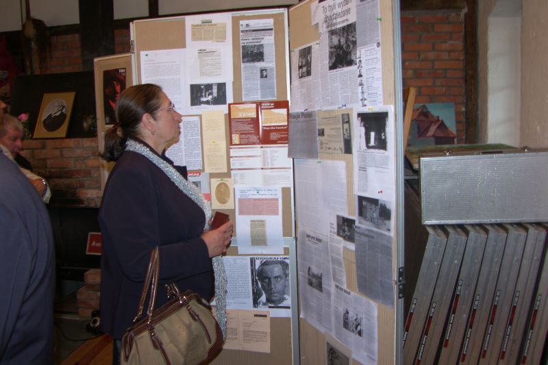 publikacje dotyczące osoby Hugo Tollera
