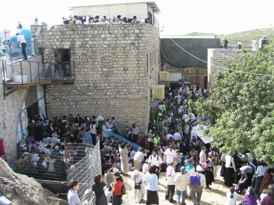 Meron - miejsce, gdzie pochowany jest Simeon (Szimon) Bar Jochaj. Lag baOmer (fot. Jonathan Stein)