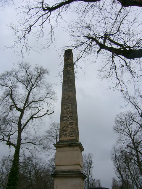 egipski obelisk nie jest oryginałem, został wybudowany dla ozdoby