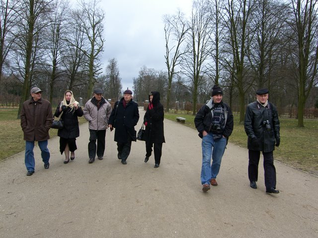 szybkim krokiem przemierzaliśmy park, bo i zimno i czas ograniczony...
