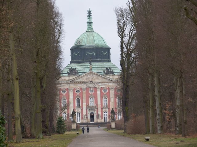 Pałac główny nadal jest jeszcze daleeeeko
