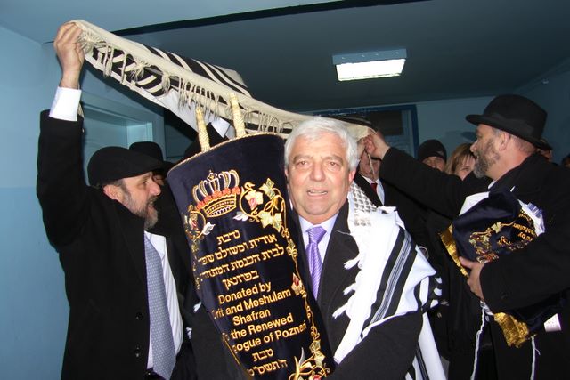 wyniesienie Tory z Synagogi/pływalni