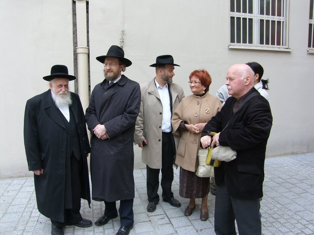 ludzie dzięki którym powstał cmentarz i macewy stanęły na swoich miejscach